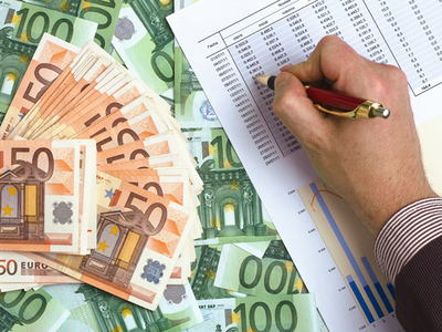 Vești bune pentru cei cu credite: EURO atinge CEL MAI REDUS nivel din ultimele 12 luni. FRANCUL ELVEȚIAN, la nivelul din decembrie 2011