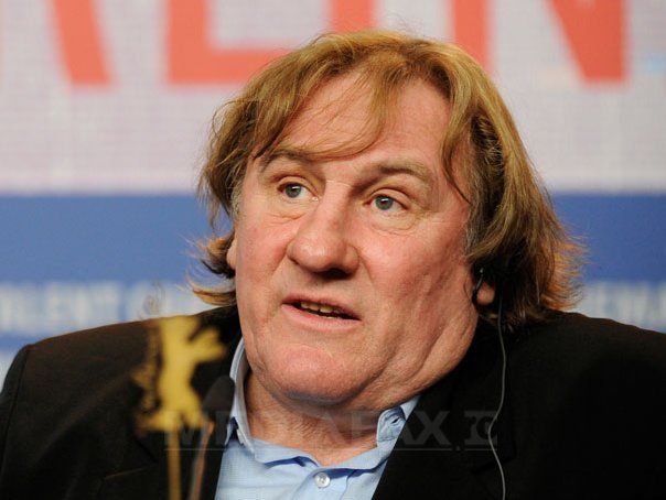 Vladimir Putin îi acordă cetățenia rusă lui Gérard Depardieu
