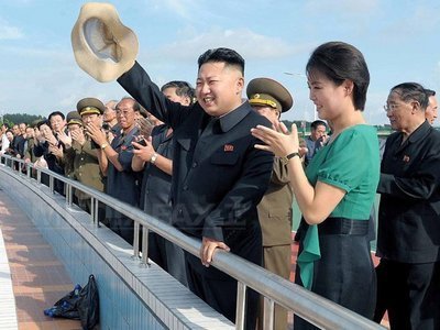 Presa sud-coreeană sugerează că soția lui Kim Jong-un ar fi născut