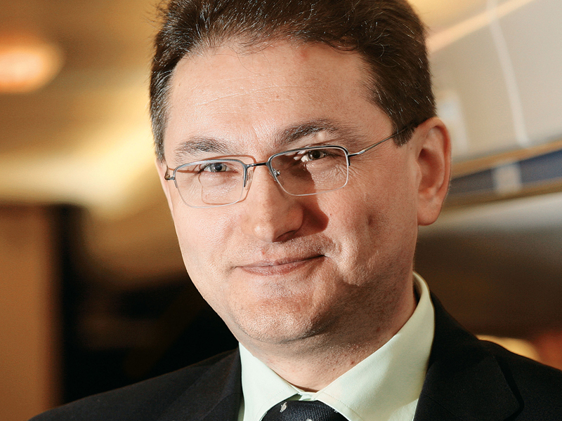 Nicolae Petrov este proprietarul Carpatair, singura companie de linie cu capital privat românesc