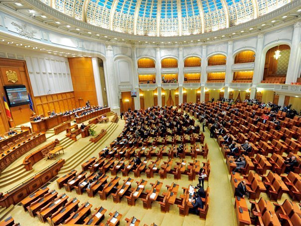 Ponta anunță că Parlamentul se reunește în sesiune extraordinară din 21 ianuarie, inclusiv pe buget