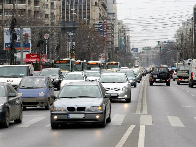 Piața auto din România s-a întors la nivelul la care era când benzina costa 1,3 lei litrul