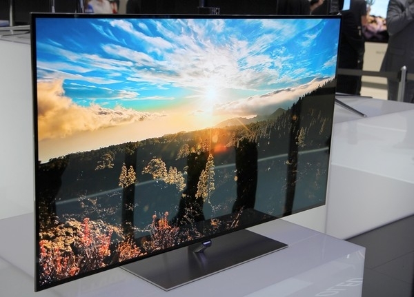 Samsung prezintă un televizor la care două persoane pot urmări programe diferite simultan