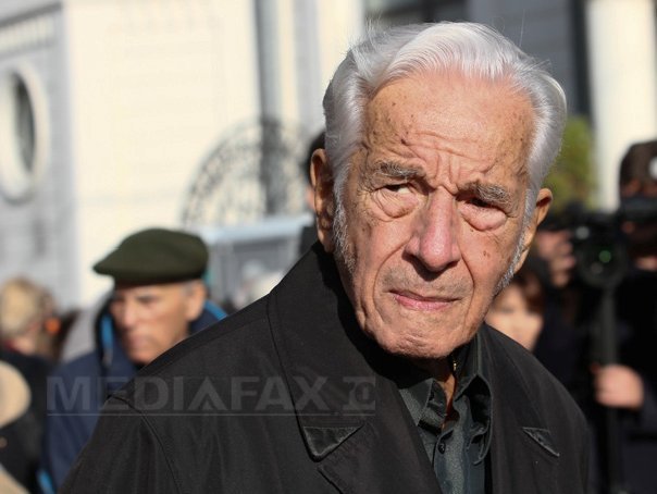 Ultim omagiu pentru Sergiu Nicolaescu: Trupul neînsuflețit al regizorului a fost depus la Cercul Militar Național