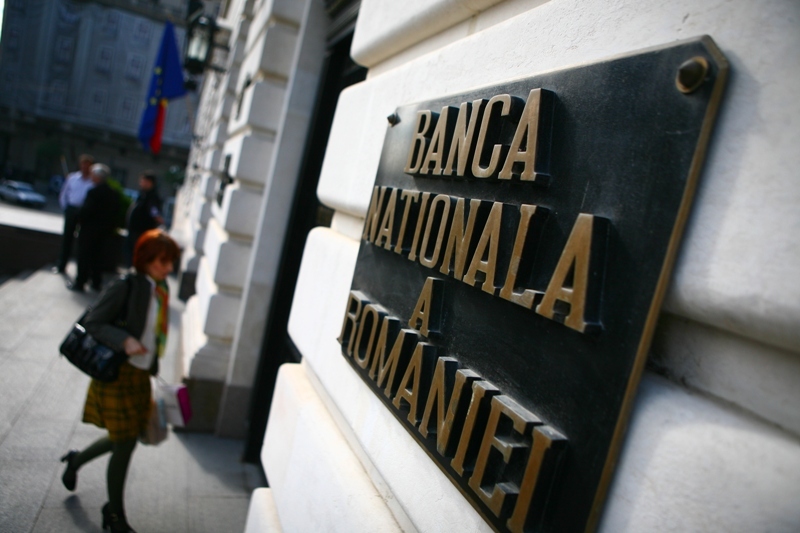 BNR ține strâns "robinetul cu bani". Dobânda-cheie la împrumuturile în lei a fost menținută la 5,25% pe an