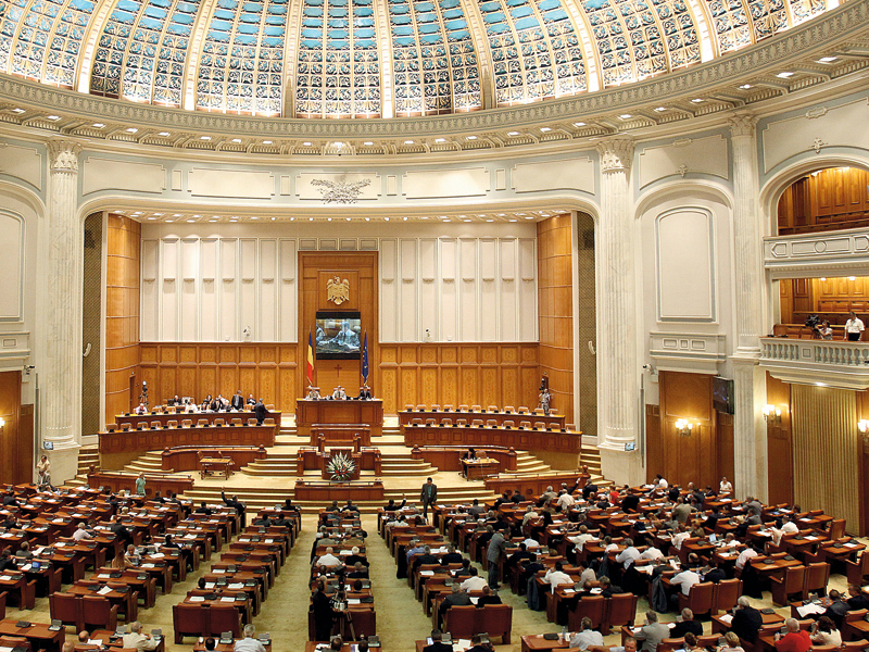 Cei 17 fericiți de la Autoritatea de Supraveghere Financiară