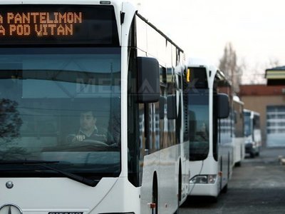 Peste 250.000 de vehicule pentru transportul pasagerilor înmatriculate în 2012, în creștere cu 36%