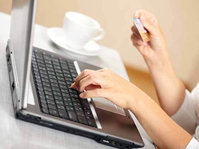 Atenție la contul din bancă. O casieră din Dolj a furat în patru ani de la clienți sume între 500 și 20.000 de lei, în total 100.000 de lei