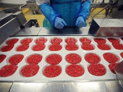 Producătorul de carne Carmolimp: Considerăm acțiunile din Franța un atac fără precedent asupra industriei locale de carne
