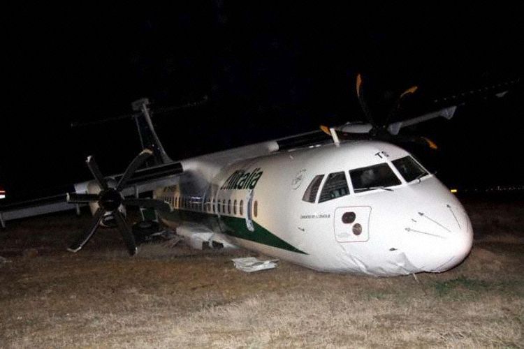 Un avion românesc a ratat aterizarea la Roma. 16 răniți, dintre care doi răniți grav