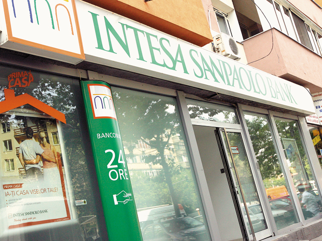 Intesa vinde credite agricultorilor care așteaptă subvenții de la stat