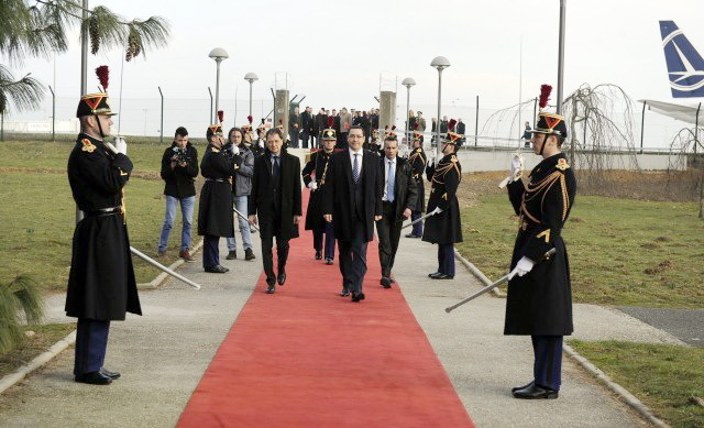 Premierul Ponta în presa franceză: Angajăm romi în fabricile din România ca să nu mai plece din țară