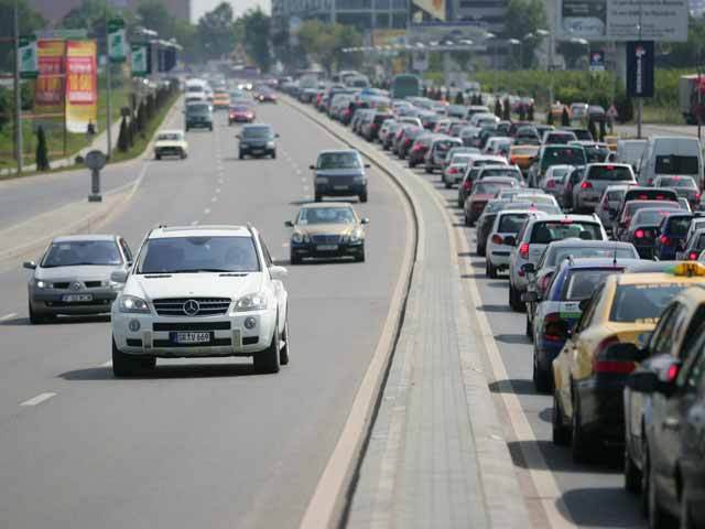 Trei sute de mii de proprietari de mașini au câștigat în instanță restituirea taxei de poluare