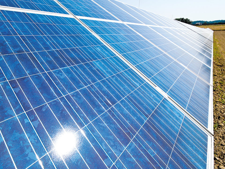 Primăria Piatra-Neamț vrea să construiască un parc fotovoltaic în valoare de 72,2 milioane de lei