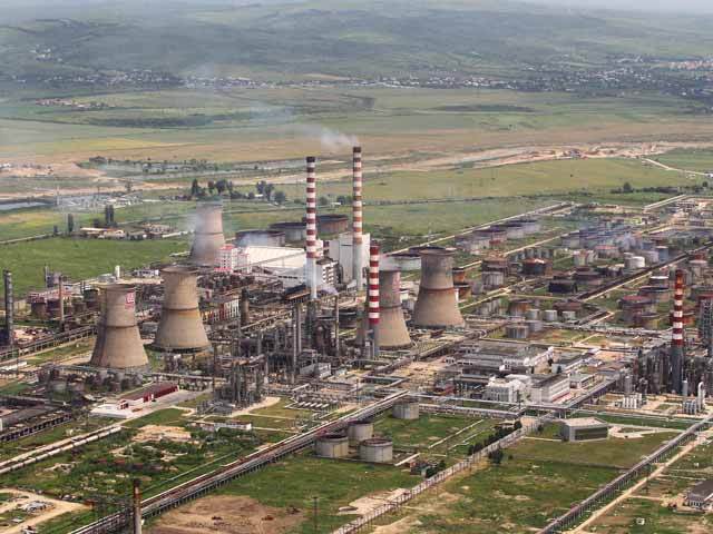 Rafinăria Petrotel-Lukoil va fi oprită până în aprilie pentru revizie