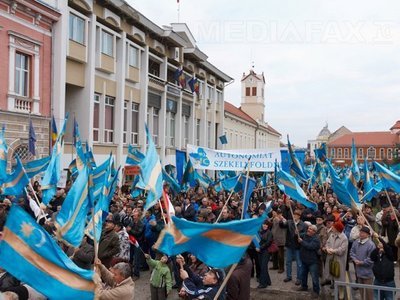 Ungaria amenință cu măsuri diplomatice în privința interzicerii simbolurilor etnice de către România