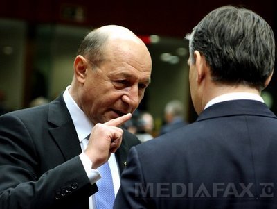 Băsescu și Viktor Orban, fotografiați discutând înaintea lucrărilor Consiliului European