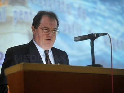 Blaga, liderilor PDL: Îi răspundem lui Băsescu doar dacă mai intervine brutal în competiție