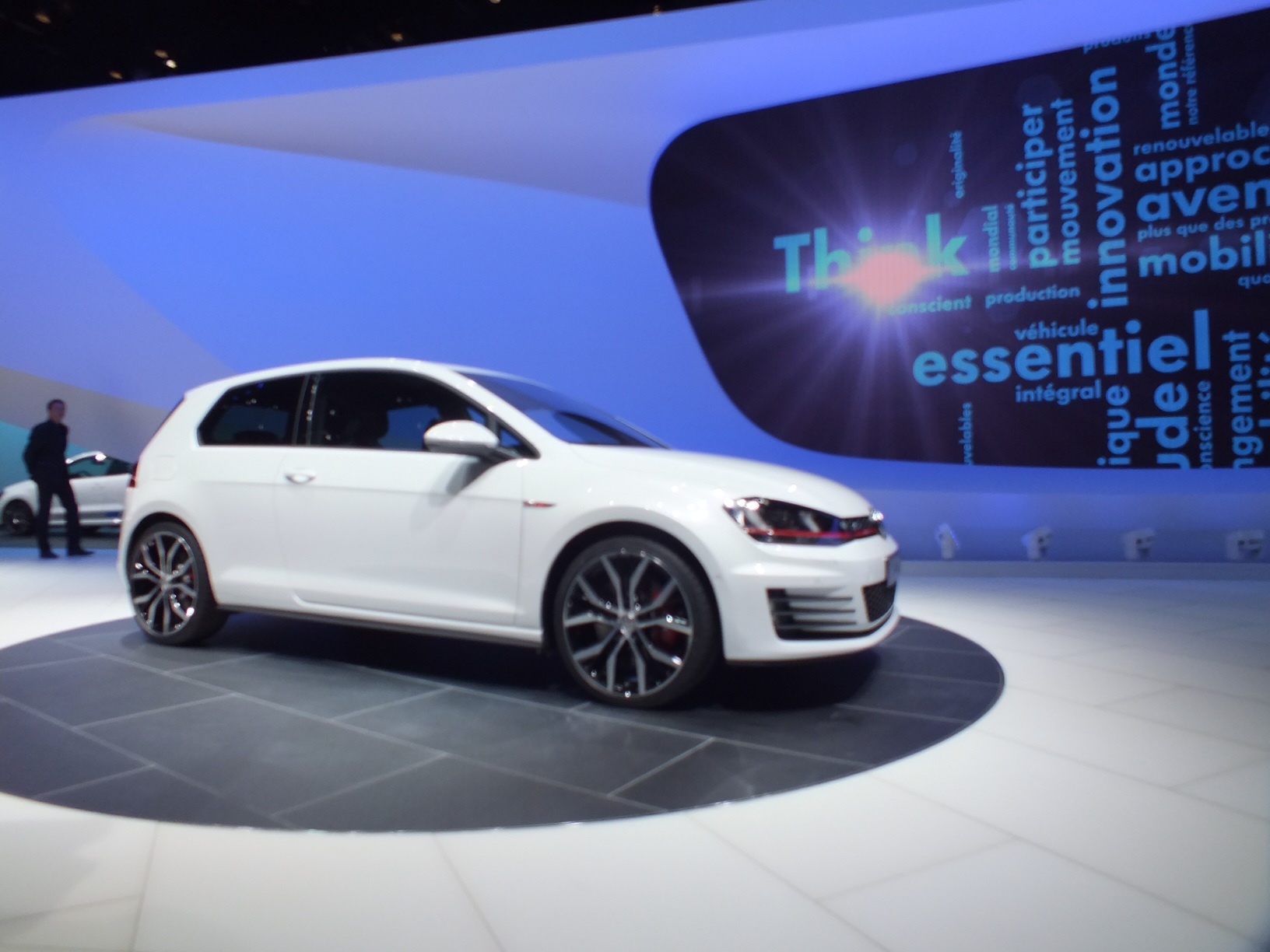 Luxul domină Salonul Auto de la Geneva. Galerie Foto
