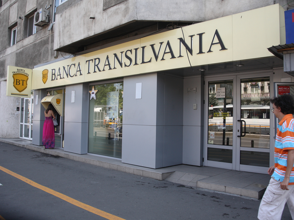 Banca Transilvania vrea să vândă 15.000 de carduri de credit până în iunie