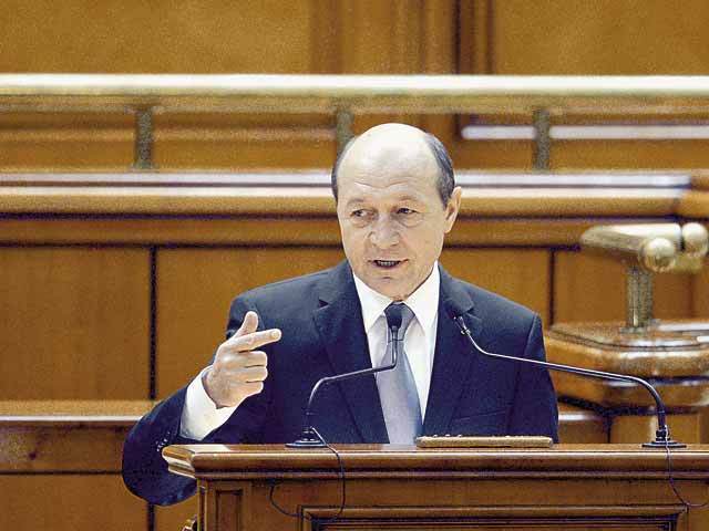 Băsescu cere adoptarea mai rapidă a euro, dar de câți ani mai are nevoie economia pentru a nu fi strivită în zona euro?