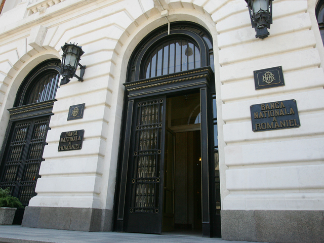Bancherii au ținut la BNR 420 mil. lei în fiecare zi lucrătoare din februarie
