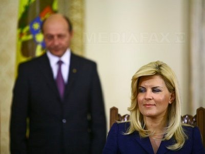 Elena Udrea, ironică: Propun ca pe președinte să îl alungăm din țară ca să nu mai fie un pericol pentru USL