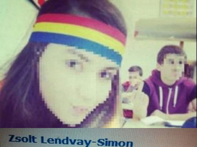 Cazul elevei amenințate pentru că a purtat la școală o bentiță tricoloră: ActiveWatch condamnă comportamentul dirigintei și al conducerii Liceului "Korosi Csoma Sandor"