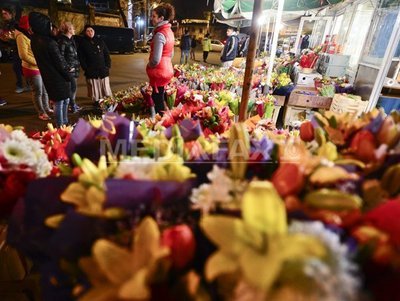 REPORTAJ - Ofertă de 8 Martie la Piața de Flori: Prețuri pentru toate buzunarele, marfă fără bon fiscal. Cum arată Piața de Flori de Ziua Femeii
