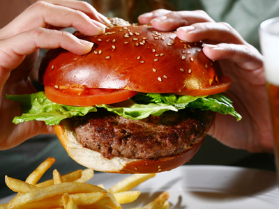Carne neidentificată, care ar putea fi de câine, descoperită în mâncarea fast-food din Londra