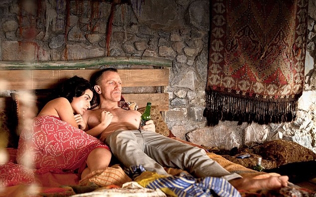 Băuturile preferate ale lui James Bond – GALERIE FOTO