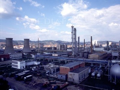 Nou protest la Oltchim: Peste 200 de angajați au blocat DN 64