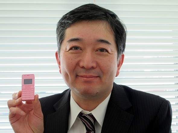 Japonezii de la Willcom vor să vândă cel mai mic telefon mobil din lume