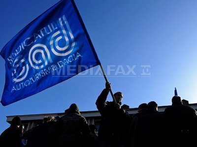 PROTEST SPONTAN la Dacia: Peste 5.000 de angajați au oprit activitatea