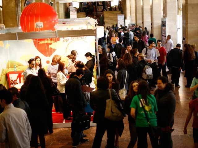 Resurse puține pe piața muncii: Doar 14% din populație este angajată la privat