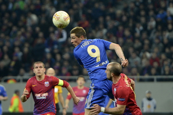 Presa, după Steaua-Chelsea - Aviz românilor care vor să imigreze în Marea Britanie: nu toată lumea câștigă 200.000 de euro pe săptămână fără să facă nimic. Doar Fernando Torres