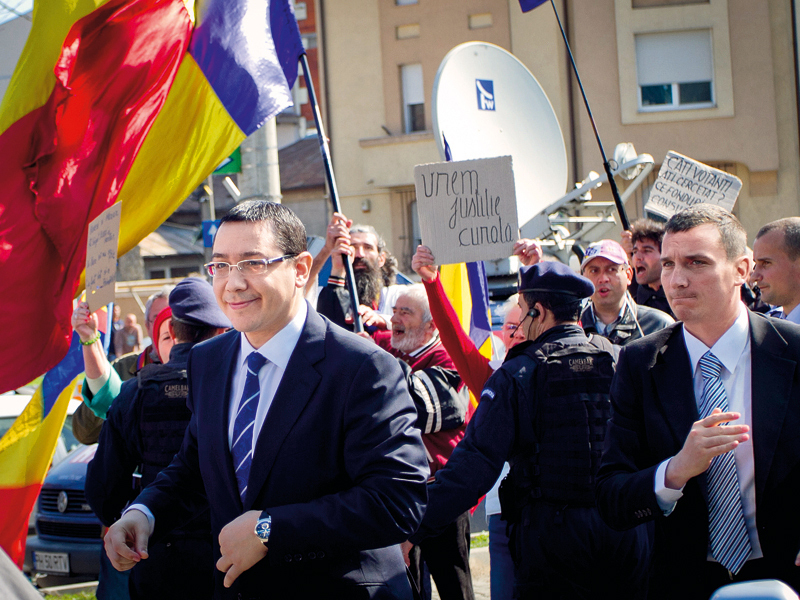 Doamne, ferește-mă de prieteni! Scandalul politic al săptămânii