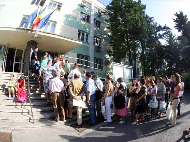 Guvernul promite că actele de stare civilă vor fi eliberate doar cu buletinul, fără încă un vraf de documente în original și copie