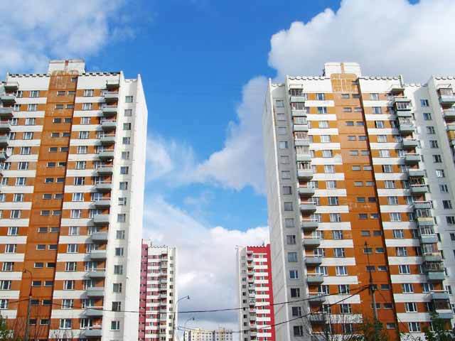 Dezvoltatorii profită de scăderea stocului de locuințe noi și urcă prețurile