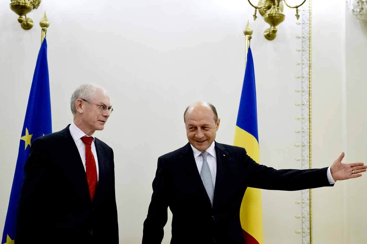 Băsescu, după întâlnirea cu Rompuy: Românii pot fi mândri că nu au nevoie să stea cu mâna întinsă nicăieri pentru a-și plăti pensiile și salariile