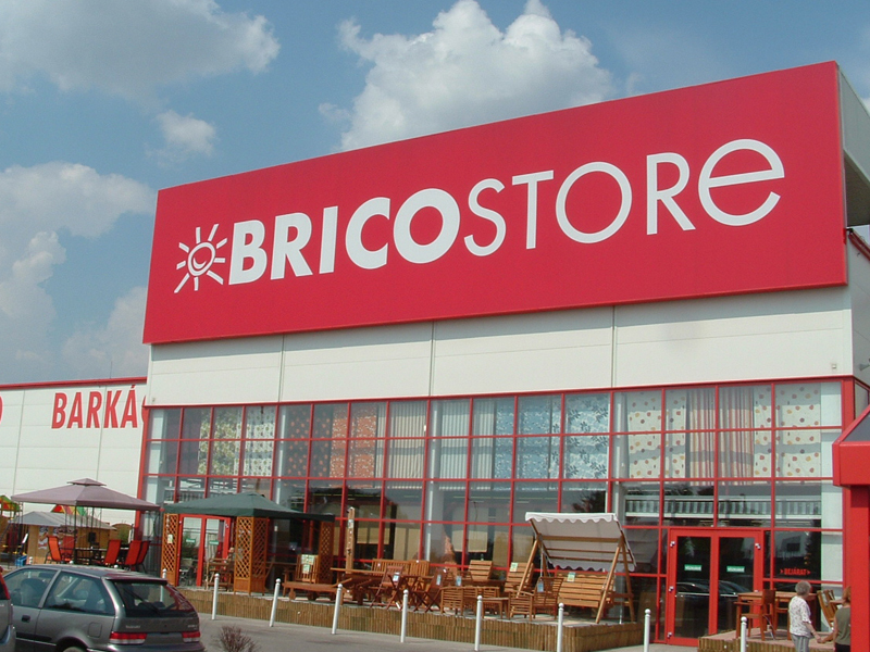 Grupul britanic de bricolaj Kingfisher a preluat cele 15 magazine Bricostore din România