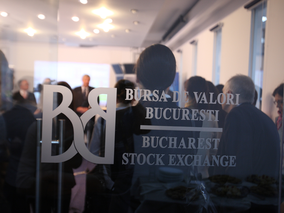 Scăderile externe țin investitorii departe de bursa de la București