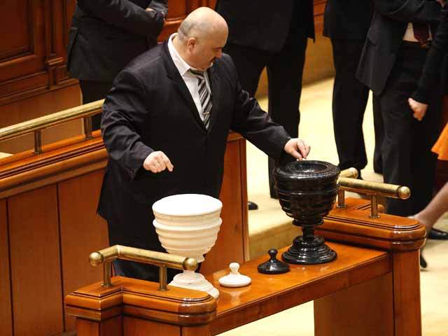 A fost la un pas să fie ministru, a contribuit la căderea unui guvern și la suspendarea unui președinte și va sta 7 ani în închisoare