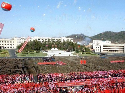Coreea de Nord marchează 101 ani de la nașterea fondatorului țării și AR PUTEA LANSA o rachetă. Statele Unite sunt pregătite să negocieze cu Phenianul - FOTO
