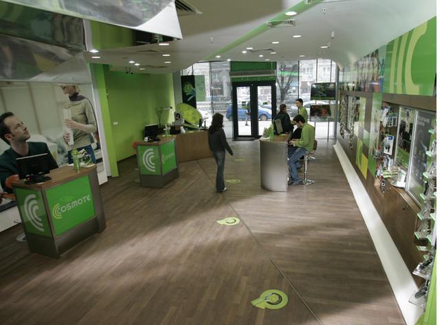 Cosmote relansează abonamentul cu apeluri nelimitate: clienții pot cumpăra telefoane la preț redus