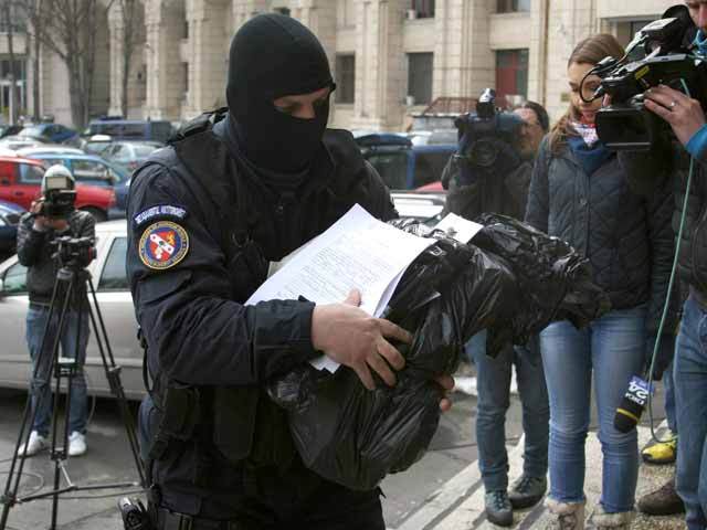 Un nou val de arestări în cazul fraudelor bancare