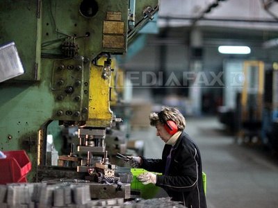 ELBA, de la sursa bateriilor pentru lanterne în comunism la corpuri de iluminat și faruri pentru mașini. Fabrica, salvată de venirea Renault la Dacia