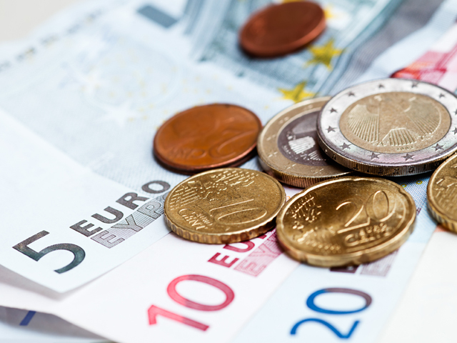 Cursul a rămas aproape de 4,37 lei/euro pe o piață liniștită