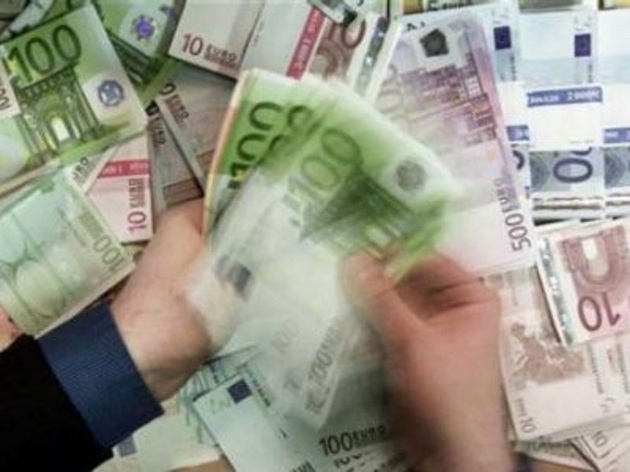 FENOMENUL JUCU. Bosch, DeLonghi, Ecolor, Holver și Tuborg îngroapă în bani primăria comunală. Doar gropile din asfalt îți amintesc că ești în România