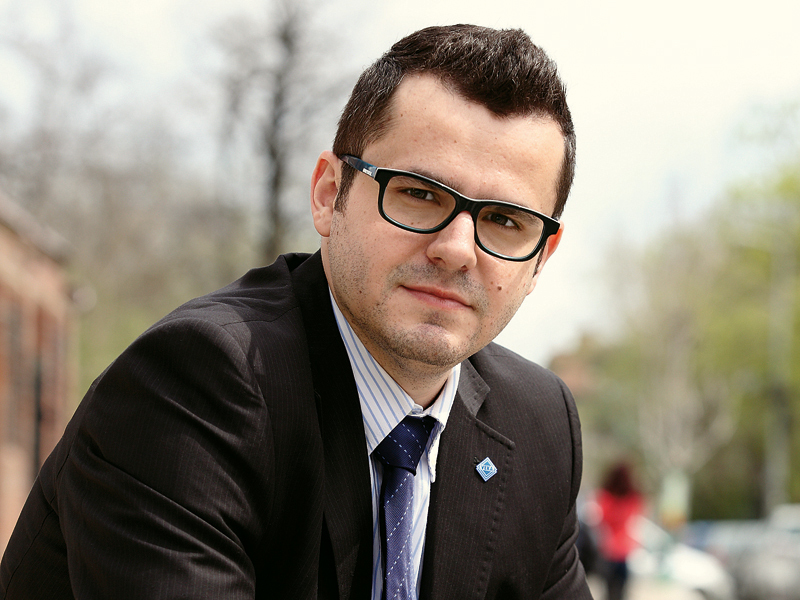Și-a dublat afacerea pentru că a învățat o lecție simplă: Românii sunt prea săraci să cumpere lucruri ieftine